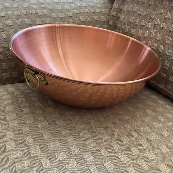 Round bottom Copper Mixing Bowl with brass ring. 11” inches across - Picture 1 of 12